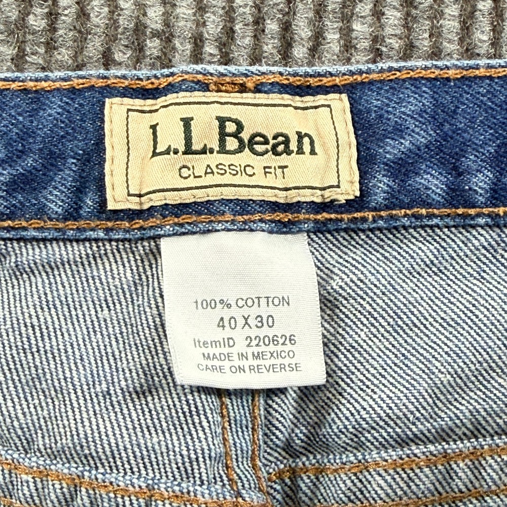 LL Bean Classic Fit Blue Jeans Mens 40x30 Medium Wash Denim Straight Leg 220626 - Picture 3 of 13